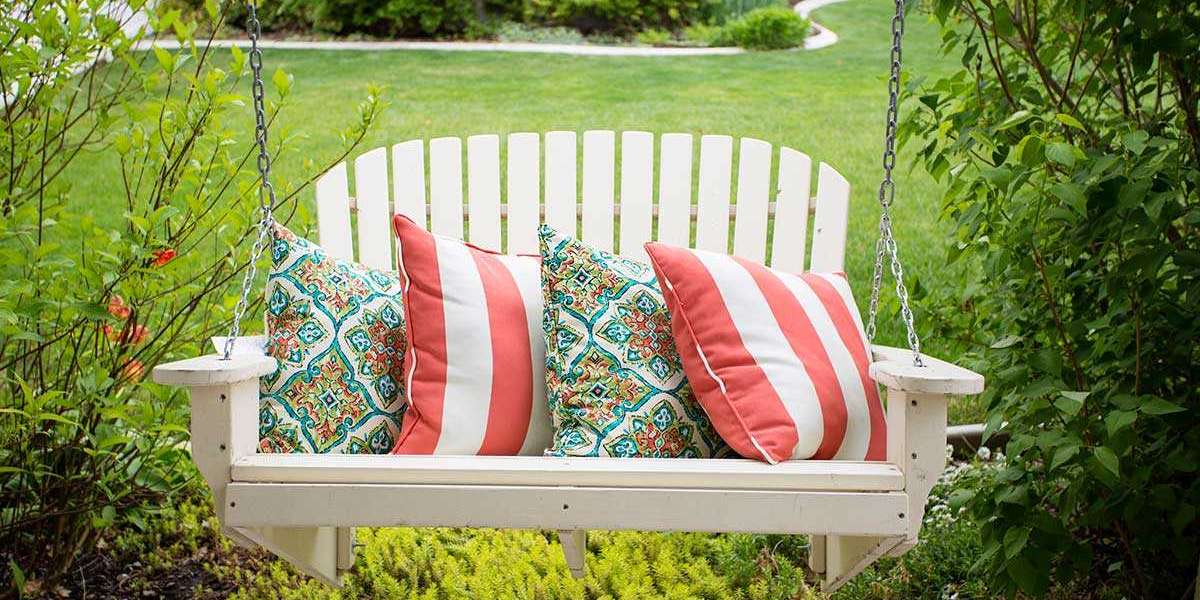 Elevate Your Outdoor Decor: Stylish Swing Chairs for a Trendy Outdoor Space