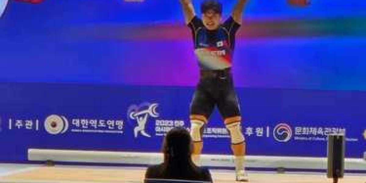 Park Joo-hyo Wins Silver Medal in Weightlifting