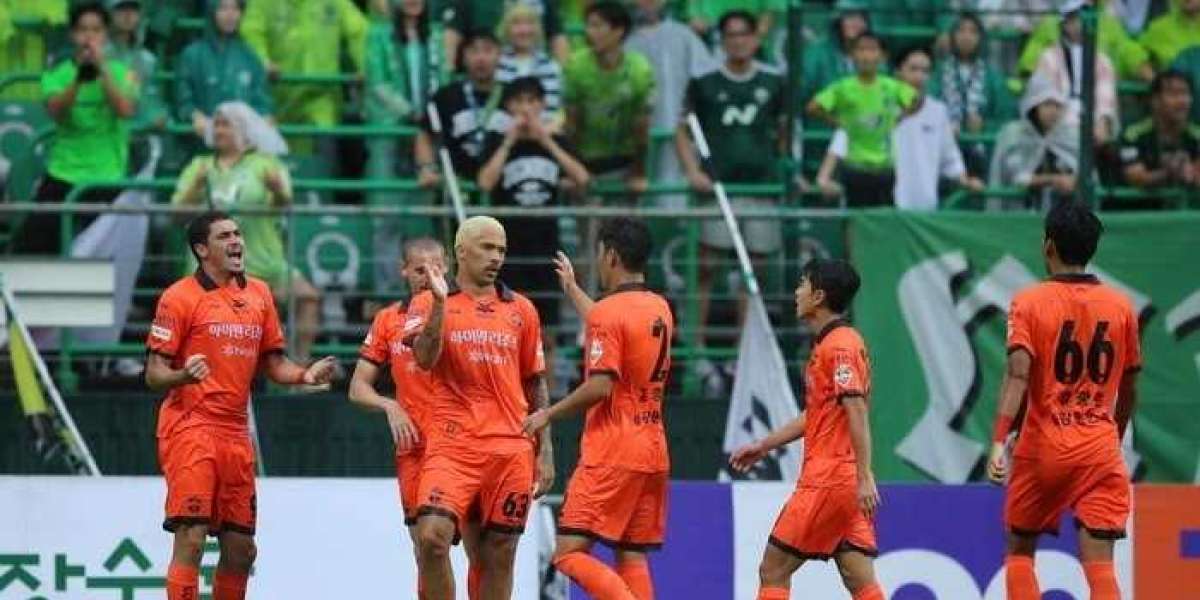 K-League 1 Gangwon Wins 3-1 Against Jeonbuk in Heavy Rain