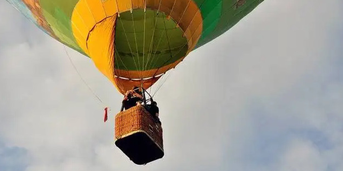 Couples Hot Air Balloon Ride: A Romantic Adventure in the Skies
