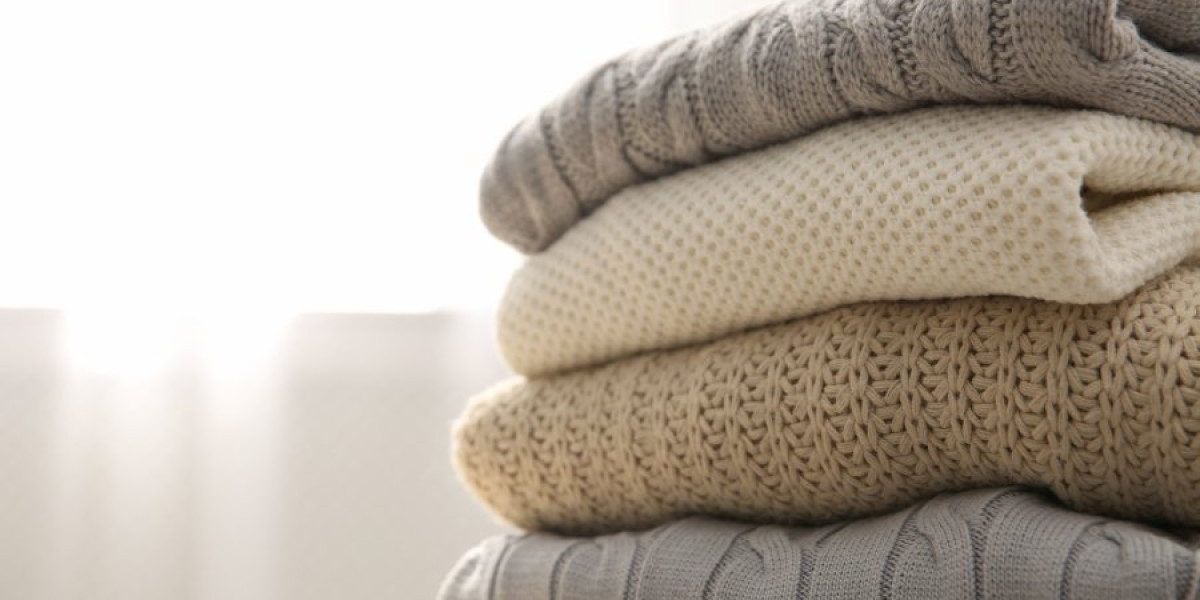 Are Cashmere Jumpers Warmer Than Regular Wool for Men in the UK?