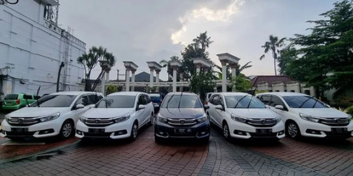 Berwisata dengan Bebas: Sewa Mobil di Surabaya Memberikan Kebebasan Anda