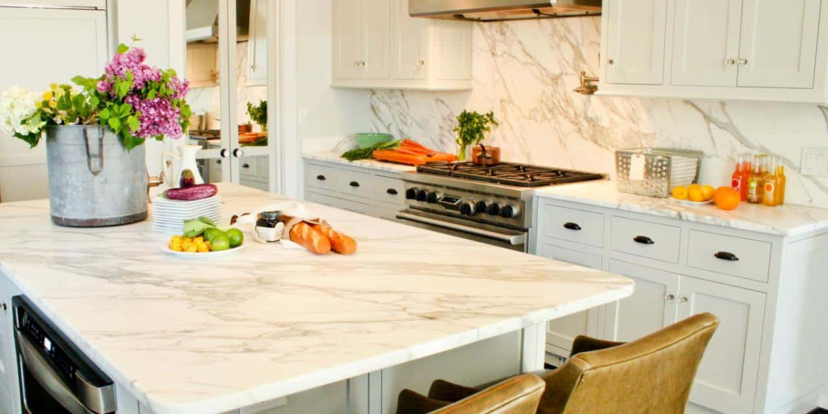 Custom vs. Standard: Which Quartz Countertop Fits Your Home Best?