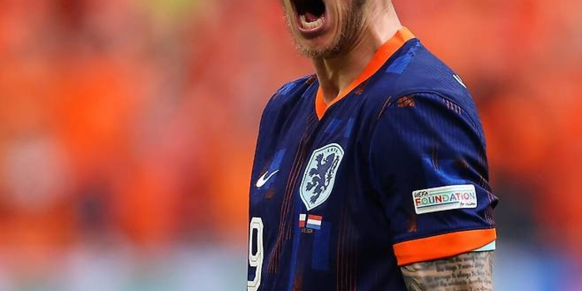 83rd-minute winner gives Netherlands 2-1 thriller over Poland