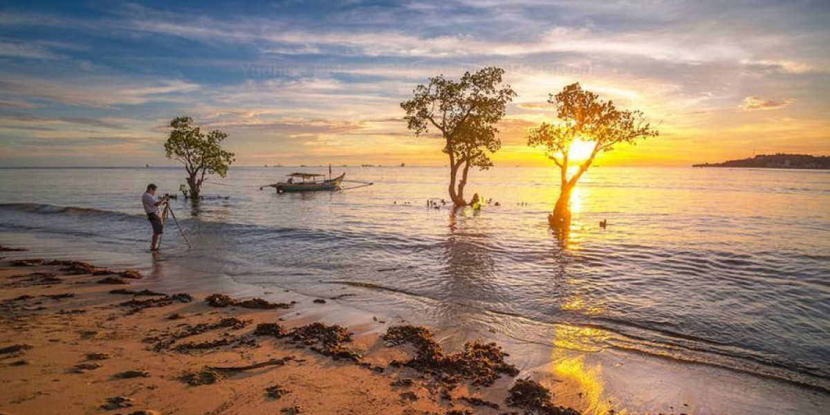 Menikmati Keindahan Sunset di Pantai Nirwana, Padang
